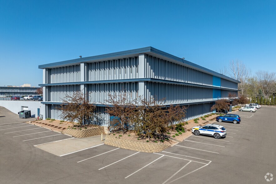 More Photos Of 6063 Hudson Rd, Woodbury Office For Lease