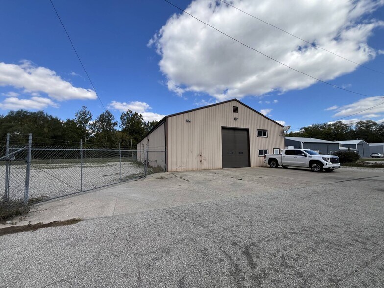 More Photos Of 1006 Covington St, Crawfordsville Warehouse For Sale