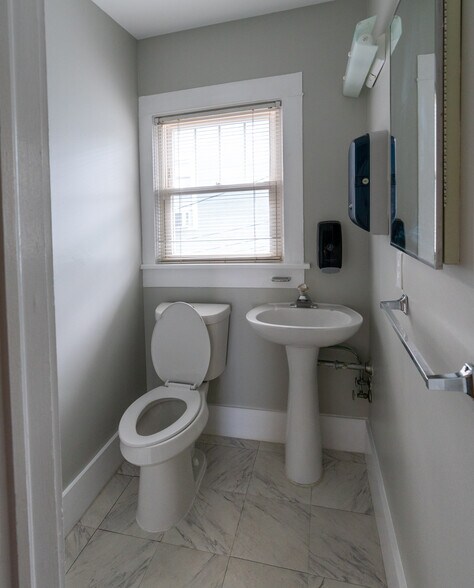 More Photos Of 216 Mirror Lake Dr N, Saint Petersburg Office For Lease