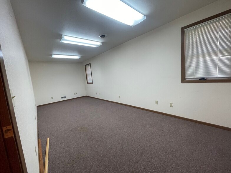 More Photos Of 409 Driftwood St, Correctionville Office Residential For Lease