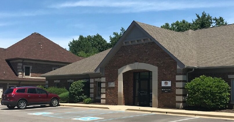 More Photos Of 373 Meridian Parke Ln, Greenwood Medical For Lease