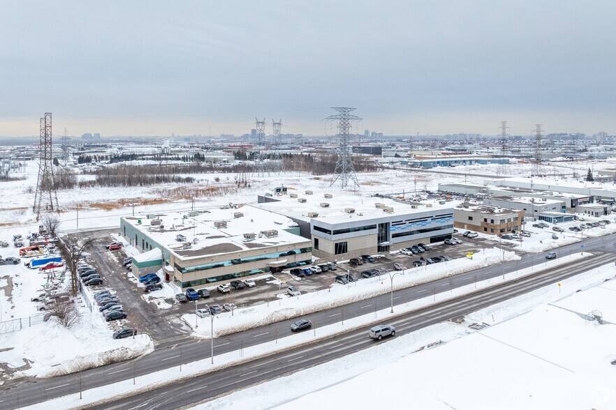 More Photos Of 1620-1630 Boul Dagenais O, Laval Distribution For Lease