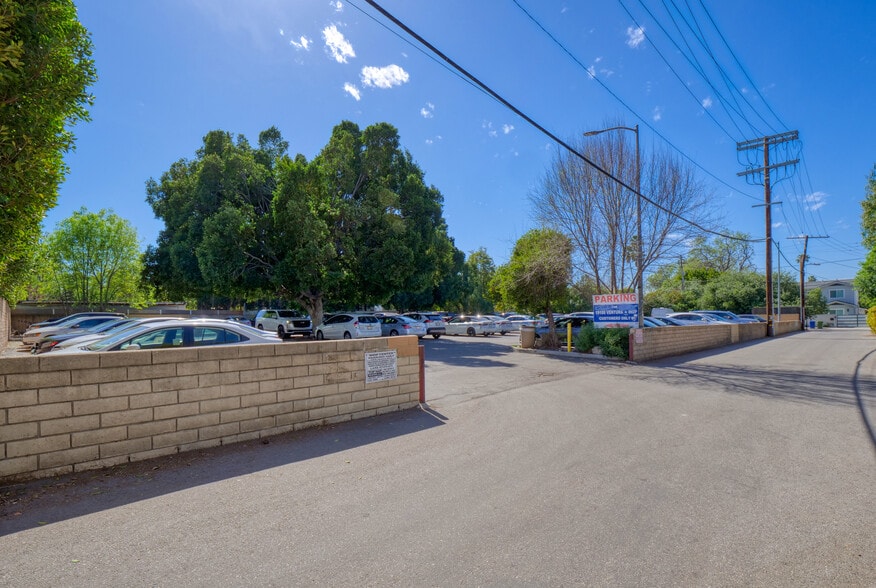 More Photos Of 19100 Ventura Blvd, Tarzana Storefront Retail Office For Lease