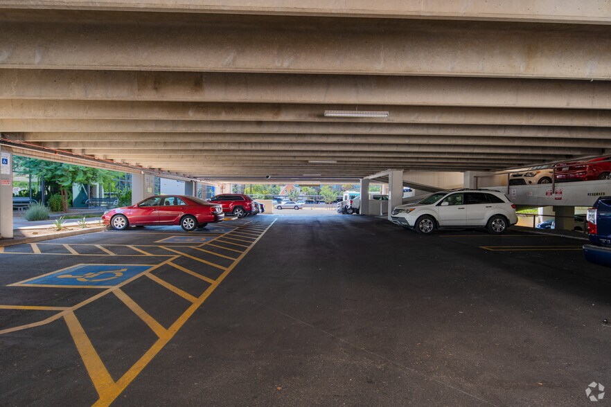 More Photos Of 2400 N Central Ave, Phoenix Office For Lease