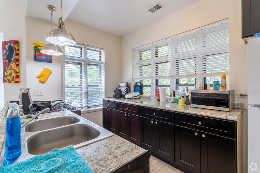 More Photos Of 4952 W Madison St, Chicago Apartments For Sale