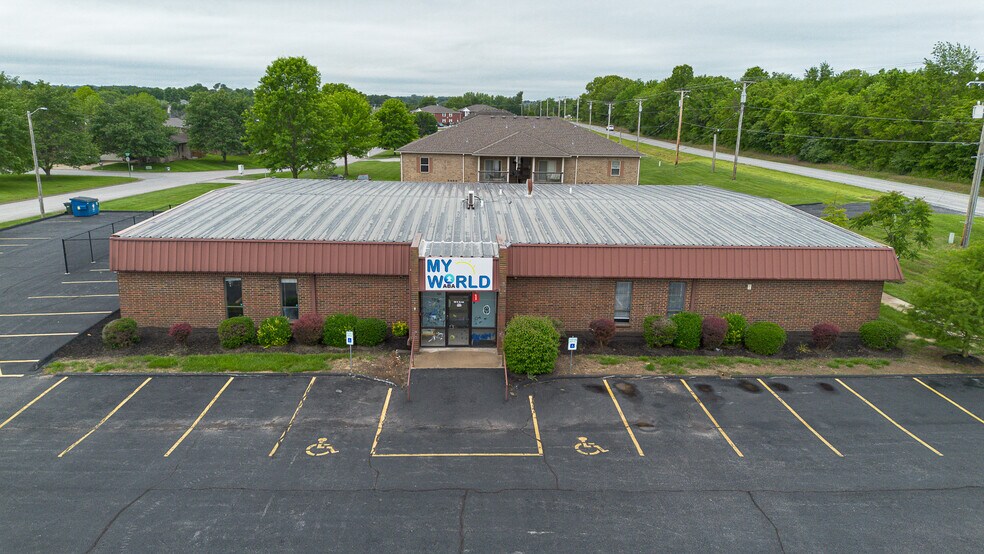 More Photos Of 500 W Daniels St, Ozark Office For Sale