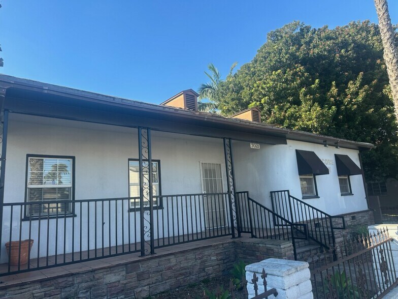 More Photos Of 7021 Seville Ave, Huntington Park Medical For Lease