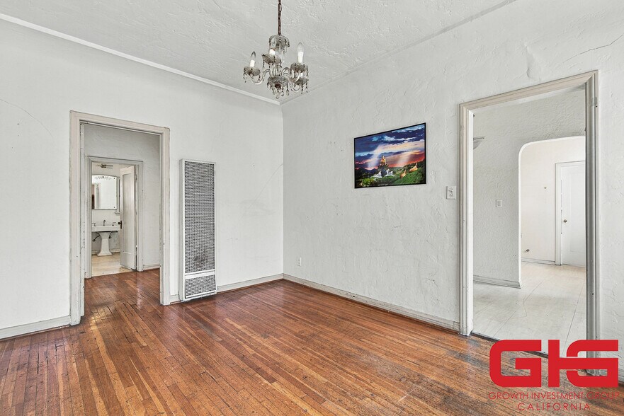 More Photos Of 1118 S Sycamore Ave, Los Angeles Apartments For Sale