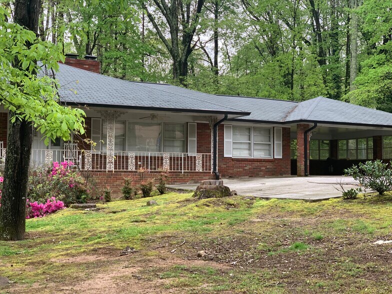 More Photos Of 2228 Scenic Dr, Snellville Office Residential For Sale