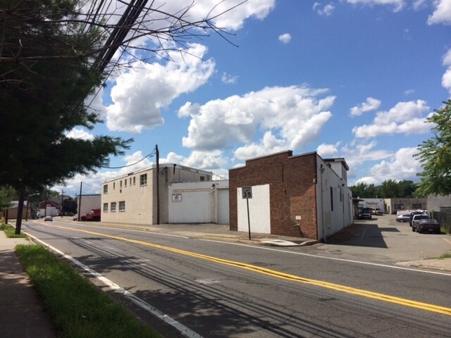 More Photos Of 80 Saddle River Rd, South Hackensack Warehouse For Lease