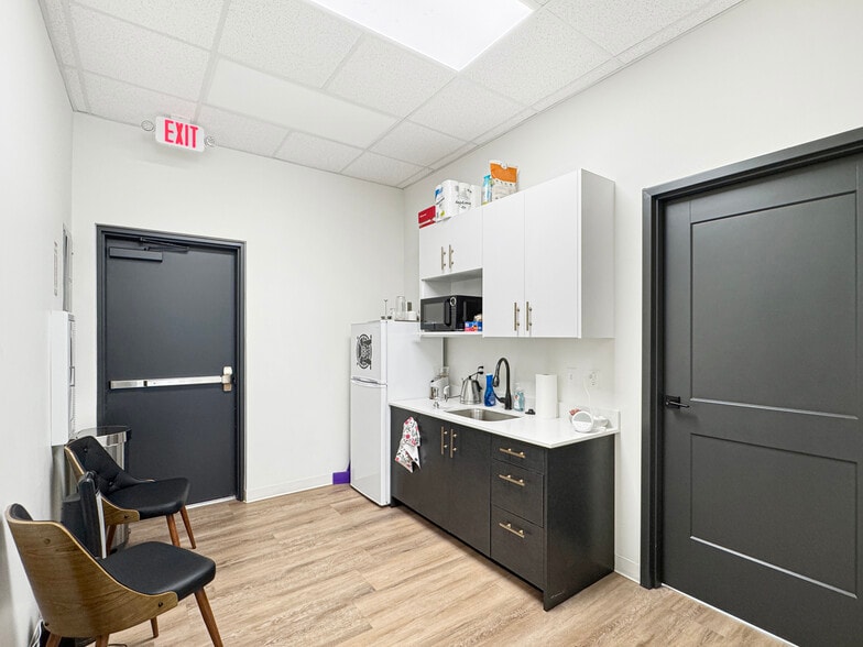 More Photos Of 15105 Crown At Lone Oak Rd, Edmond Office For Lease