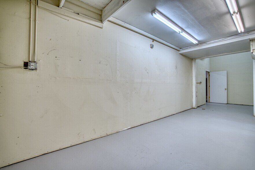 More Photos Of 1800 Commerce St, Boulder Manufacturing For Lease