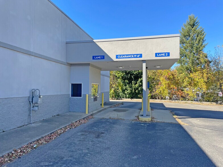 More Photos Of 1339 E Grand River Ave, Portland General Retail For Lease