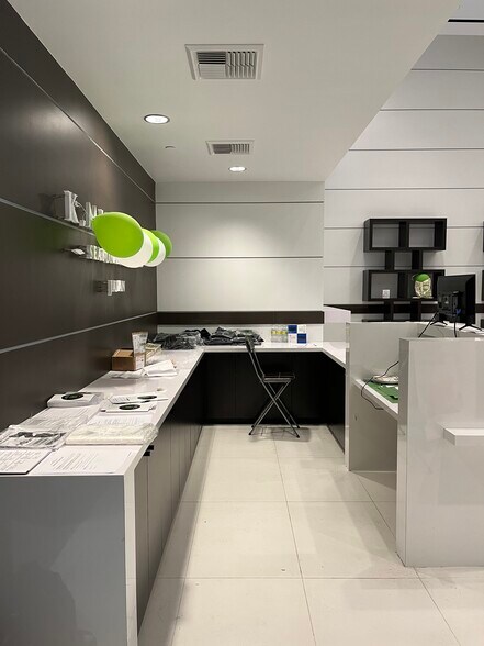 More Photos Of 21712 Hawthorne Blvd, Torrance General Retail For Lease