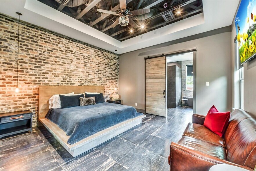 More Photos Of 316 Morningside Dr, Friendswood Loft Creative Space For Sale