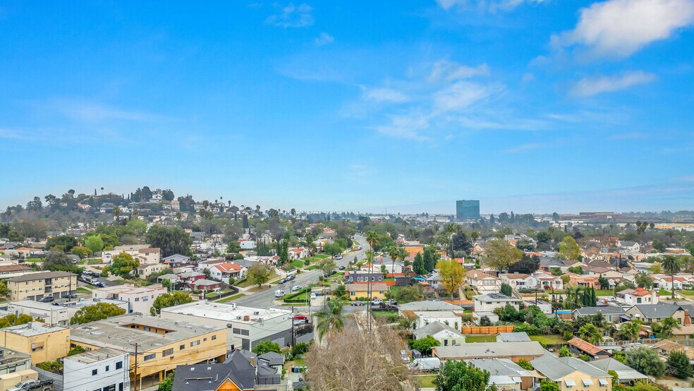 More Photos Of 5353 Oakland St, Los Angeles Apartments For Sale