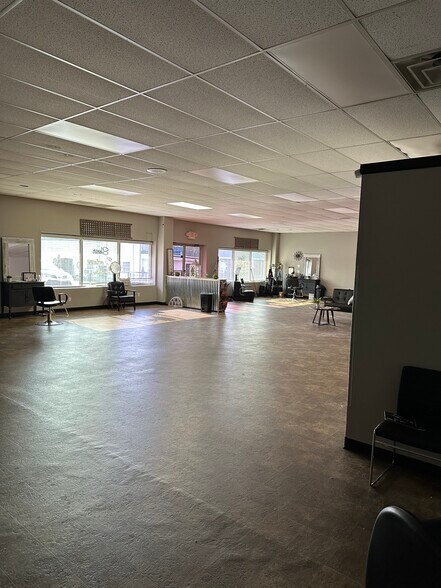 More Photos Of 500 N Main St, Franklin Flex For Lease