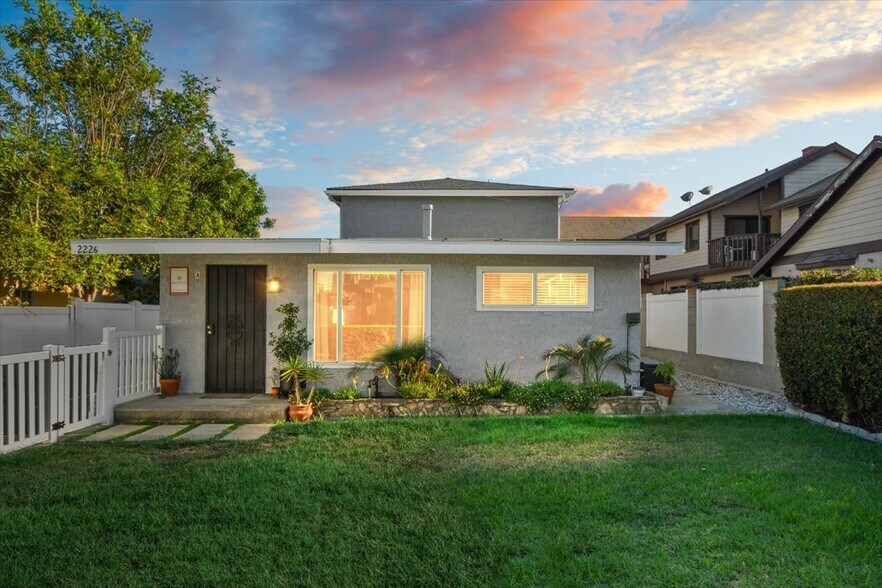 More Photos Of 2226 Voorhees Ave, Redondo Beach Apartments For Sale