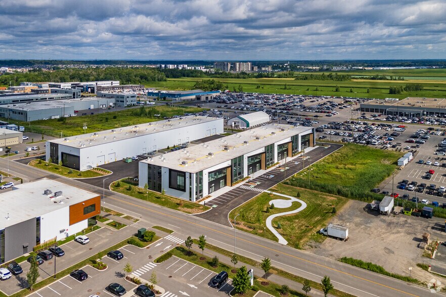 More Photos Of 650 Rue Louis-Blériot, Mascouche Distribution For Sale