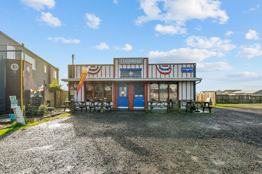 More Photos Of 6425 Pacific Ave, Cloverdale General Retail For Sale