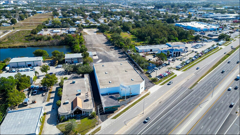 More Photos Of 13755 U.S. Highway 19 N, Clearwater Warehouse For Lease