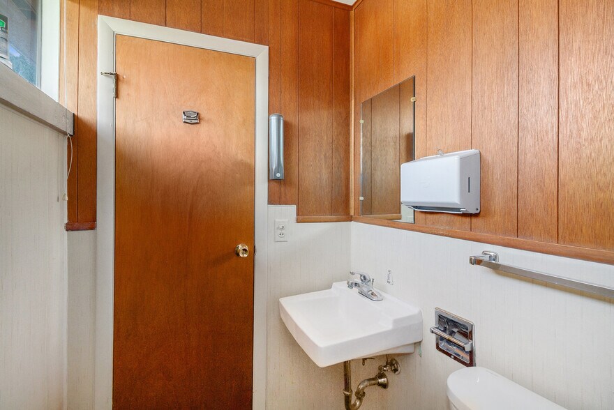 More Photos Of 5204 Davison Rd, Burton Medical For Sale