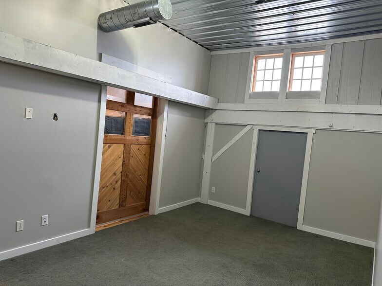 More Photos Of 9130 Otis Ave, Indianapolis Showroom For Sale