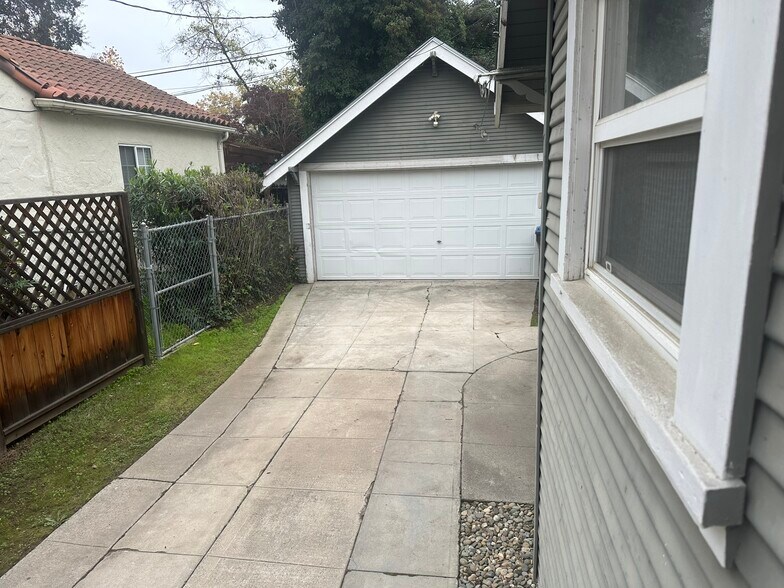 More Photos Of 150 W Stadium Dr, Stockton Apartments For Sale