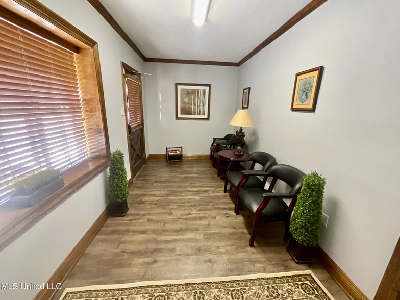 More Photos Of 2405 Columbia Ave, Prentiss Office For Sale
