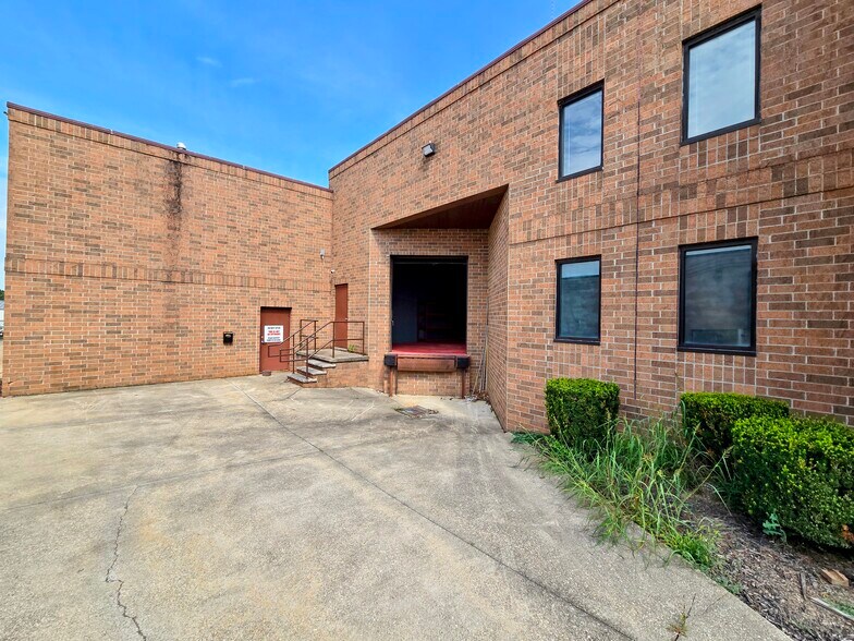 More Photos Of 12855 York Delta Dr, North Royalton Manufacturing For Lease