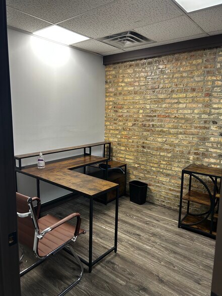 More Photos Of 4044 N Elston Ave, Chicago Storefront Retail Office For Lease