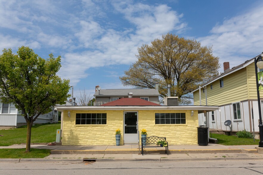 Primary Photo Of 42 W Spring St, Port Austin General Retail For Sale