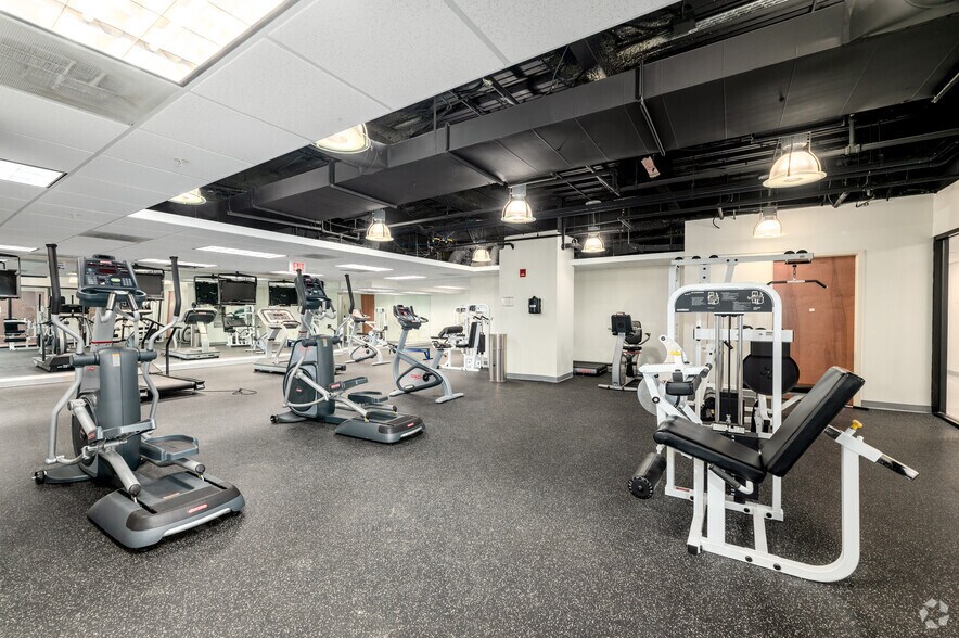 More Photos Of 7500 Greenway Center Dr, Greenbelt Office For Lease