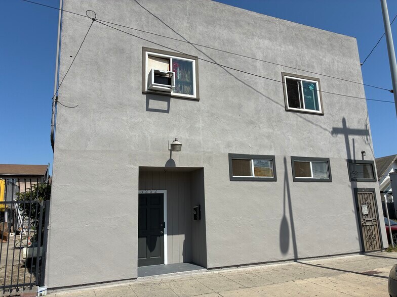 More Photos Of 5252 S Hoover St, Los Angeles Office Residential For Lease