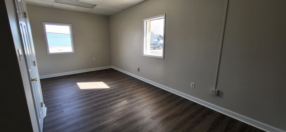 More Photos Of 2300 N Pine St, Lumberton Office For Lease