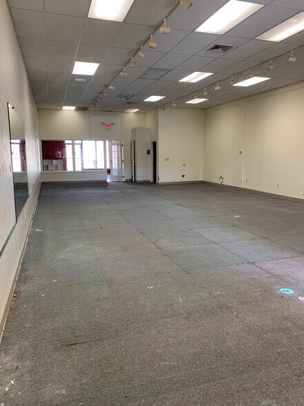 More Photos Of 517-519 Boston Post Rd, Orange Unknown For Lease