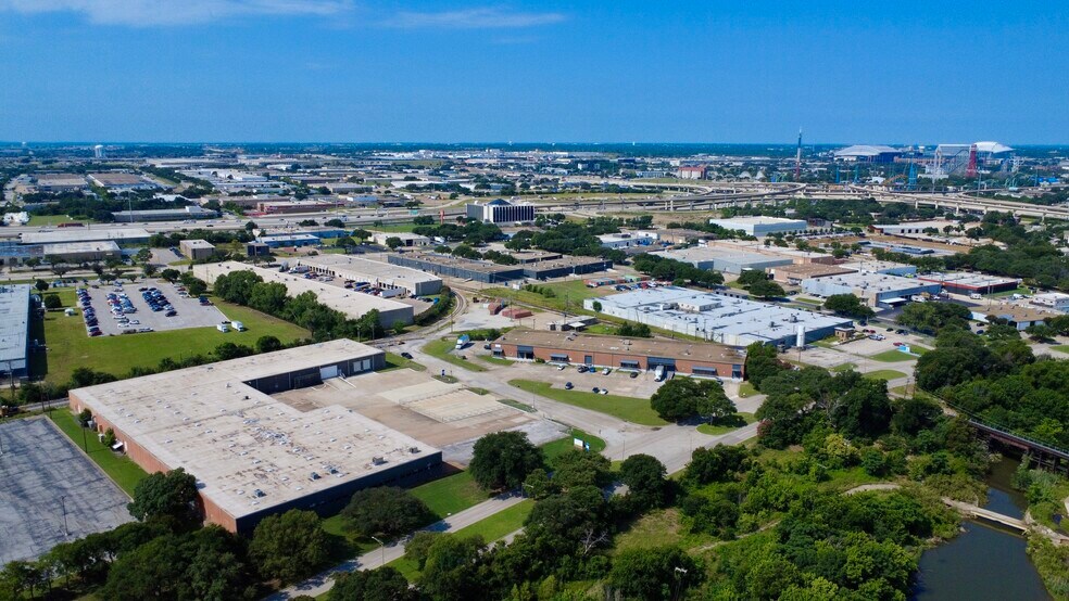 More Photos Of 1170 109th St, Grand Prairie Warehouse For Lease