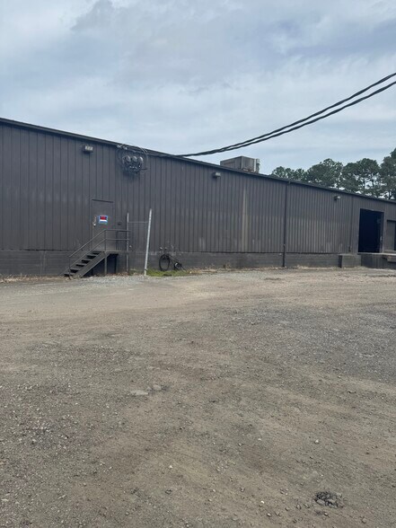 More Photos Of 9521 Lumley Rd, Morrisville Industrial For Sale