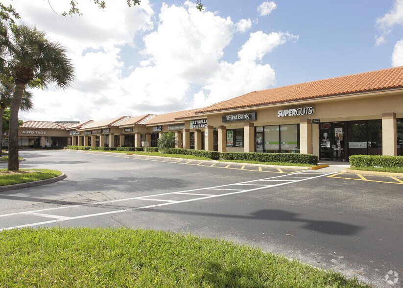 More Photos Of 100-352 S Flamingo Rd, Pembroke Pines General Retail For Lease