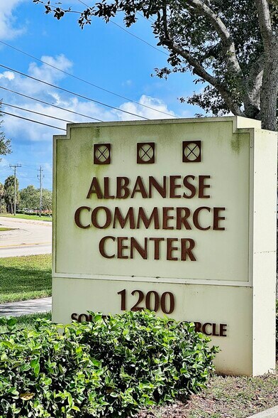 More Photos Of 1200 S Rogers Cir, Boca Raton Warehouse For Lease