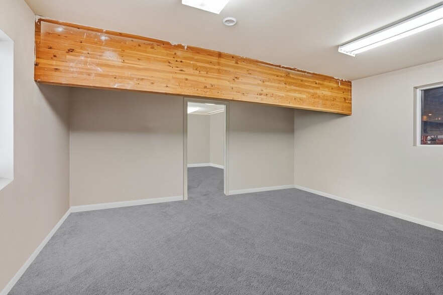 More Photos Of 4110 S Bowdish Rd, Spokane Flex For Sale