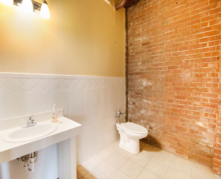 More Photos Of 2630 Charlevoix St, Detroit Office For Sale