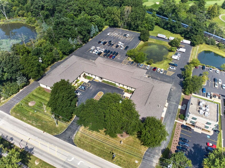 More Photos Of 852 W Bartlett Rd, Bartlett Office For Sale