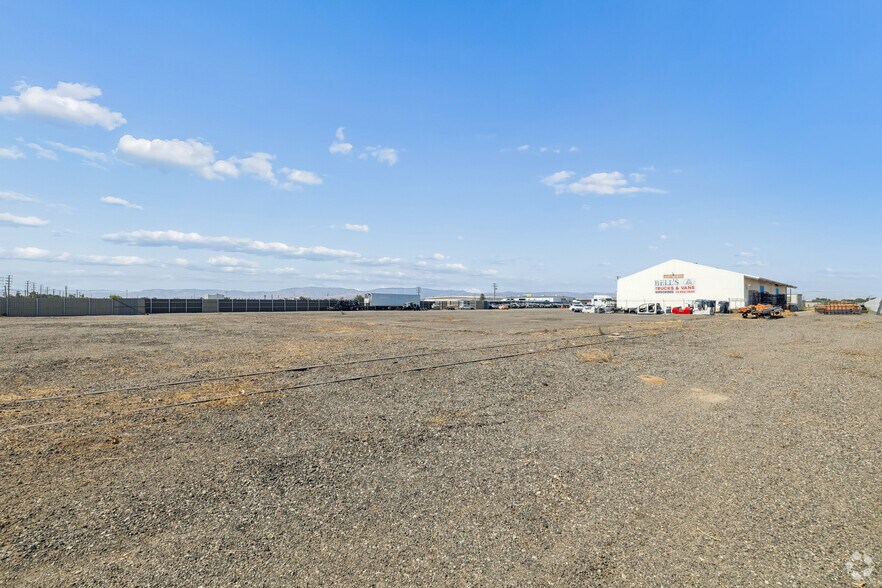 More Photos Of 45761 Division St, Lancaster Warehouse For Sale