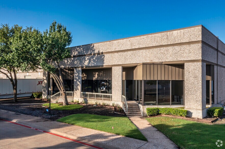 More Photos Of 10350-10390 Brockwood Rd, Dallas Distribution For Lease