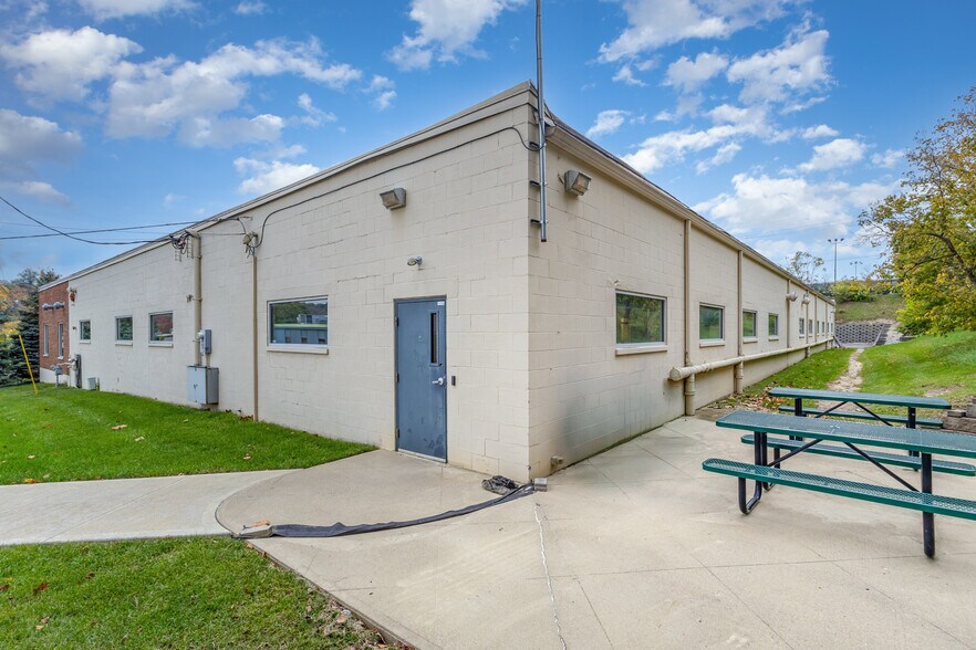 More Photos Of 5546 Fair Ln, Fairfax Office For Lease