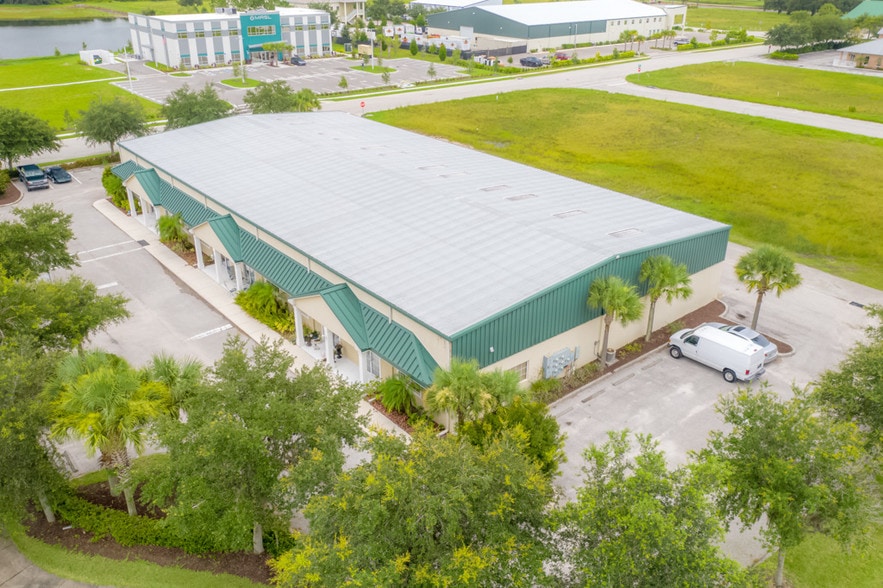 More Photos Of 8120-8130 Uzita Dr, Sarasota Flex For Lease