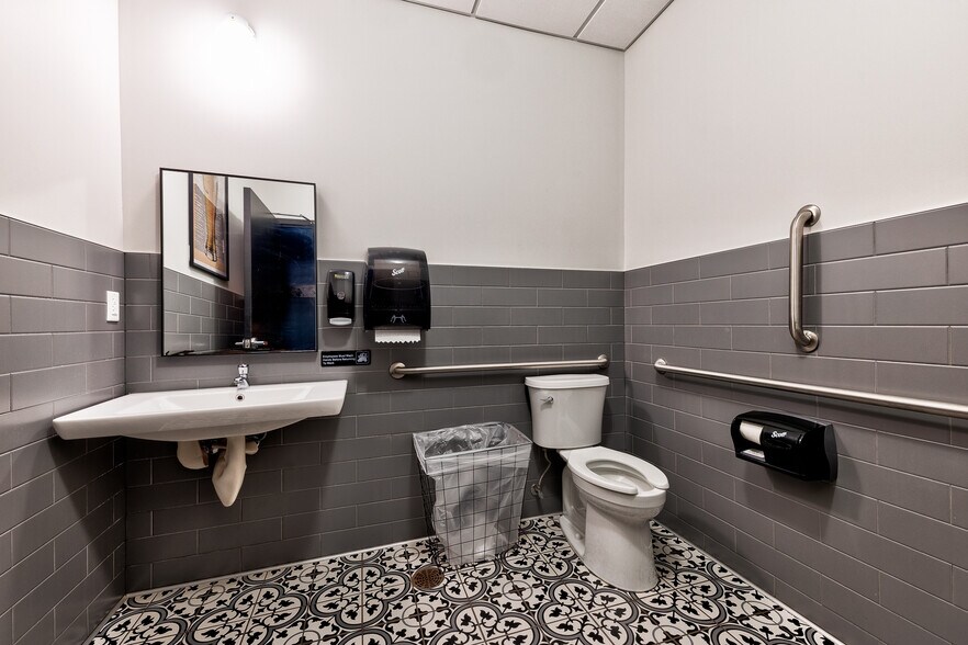 More Photos Of 973 Smith Ave S, Saint Paul Freestanding For Sale