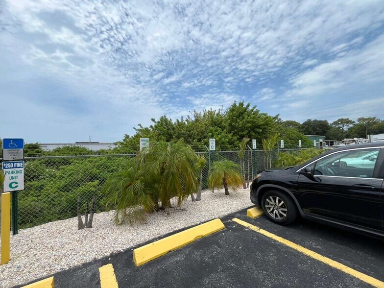 More Photos Of 743 Wesley Ave, Tarpon Springs Warehouse For Sale