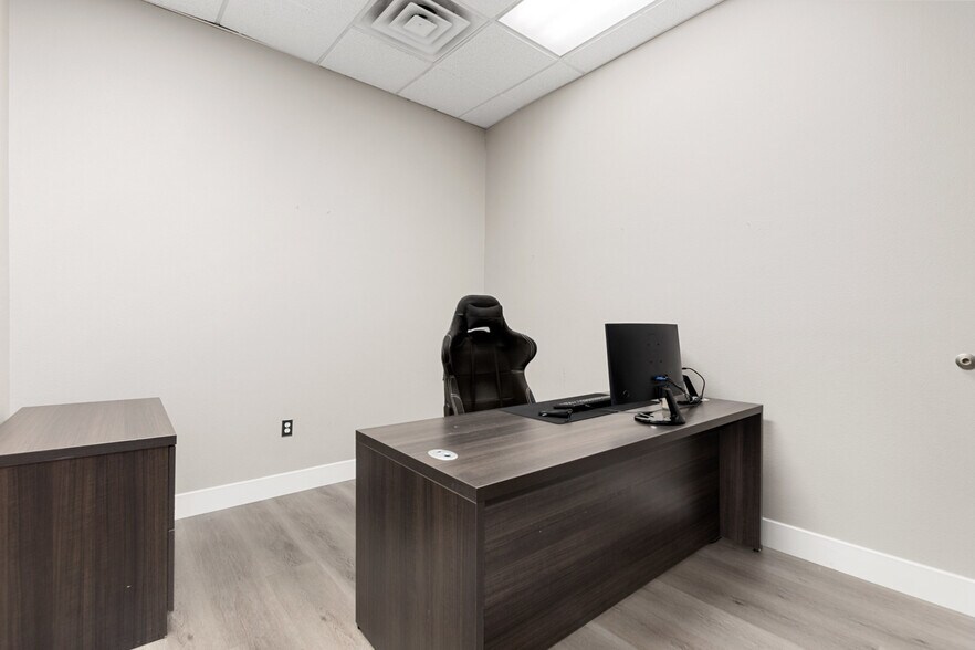 More Photos Of 7656 W Sahara Ave, Las Vegas Medical For Lease